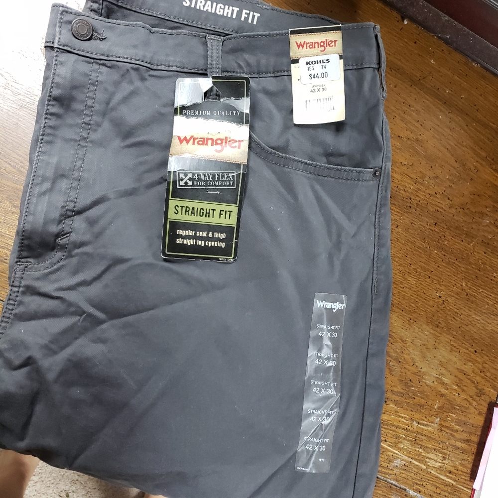 Men's Gray Wrangler Pants Sz 42x30 NWT